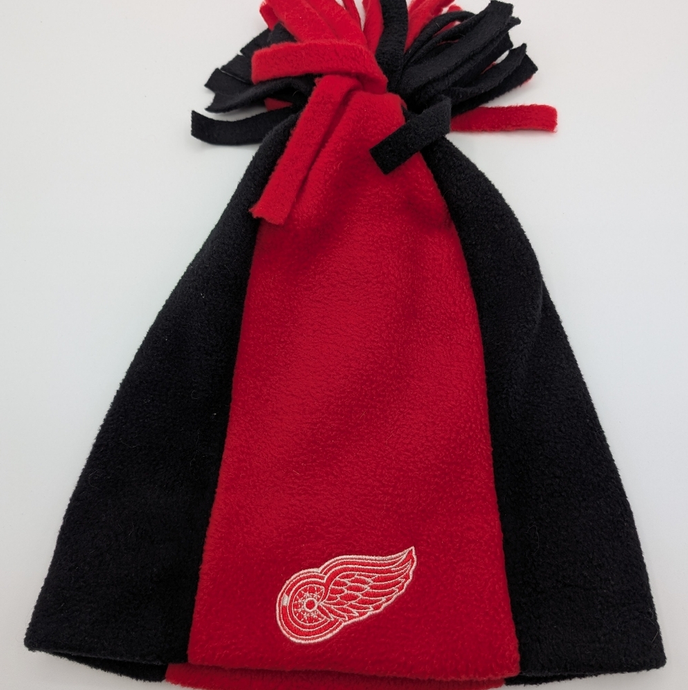 NHL Hockey 🏒 Detroit Red Wings - Red and Black Fleece Hat with Logo